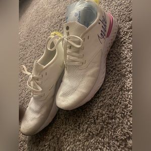 Nike Odyssey- women’s size 9